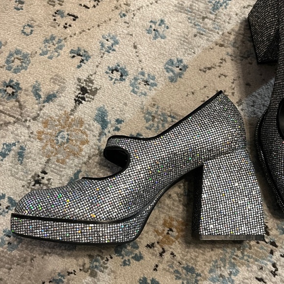 Gianni Bini Silver Disco Mary Jane Block Heels 🪩 - Picture 4 of 17